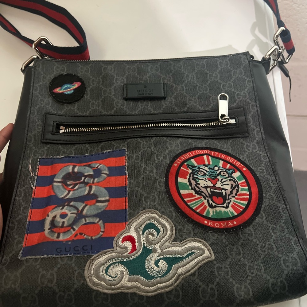 Men slightly used Gucci bag ..!! - Picture 4 of 5